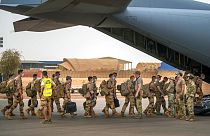 Des soldats français de la force Barkhane, qui ont terminé une mission de quatre mois au Sahel, quittent leur base à Gao, au Mali, le 9 juin 2021.