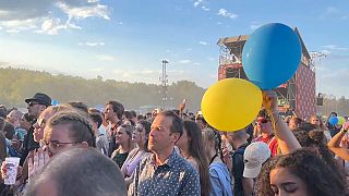 Palloncini dei colori ucraini allo Sziget Festival di Budapest