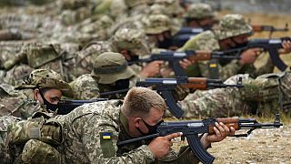 Militares ucranianos em formação