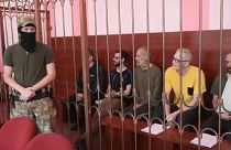 I cinque cittadii stranieri in tribunale a Donetsk. (15.8.2022)