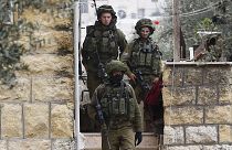 جنود إسرائيليون في مدينة الخليل بالضفة الغربية