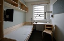 سلول یک زندانی به مساحت ۶ متر مربع در زندان فوق امنیتی در شهر نورتلیه سوئد