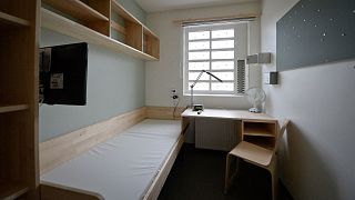سلول یک زندانی به مساحت ۶ متر مربع در زندان فوق امنیتی در شهر نورتلیه سوئد