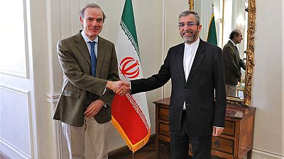 Enrique Mora uniós főtárgyaló iráni kollégájával, Ali Bagheri Kanival 2022. márciusában Teheránban