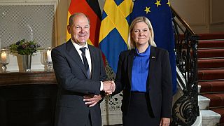 El canciller alemán, Olaf Scholz, con la primera ministra sueca, Magdalena Andersson
