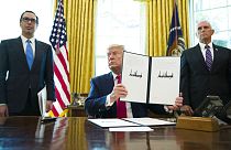 ترامپ افزایش تحریم ها علیه ایران را امضاء کرد/۸ مه ۲۰۱۸ میلادی