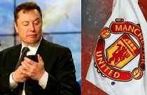 A g. : Elon Musk le 18/01/2020 - A dr. : Logo du club anglais de Manchester United le 12/12/2020