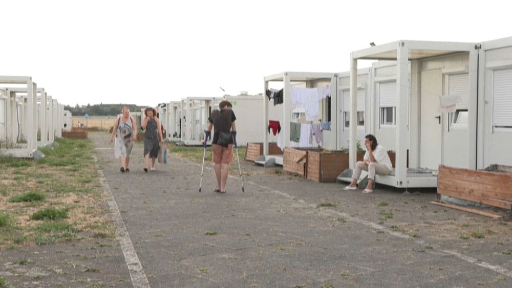 Deutschland, Container für ukrainische Flüchtlinge auf dem stillgelegten Flughafen Berlin-Tempelhof