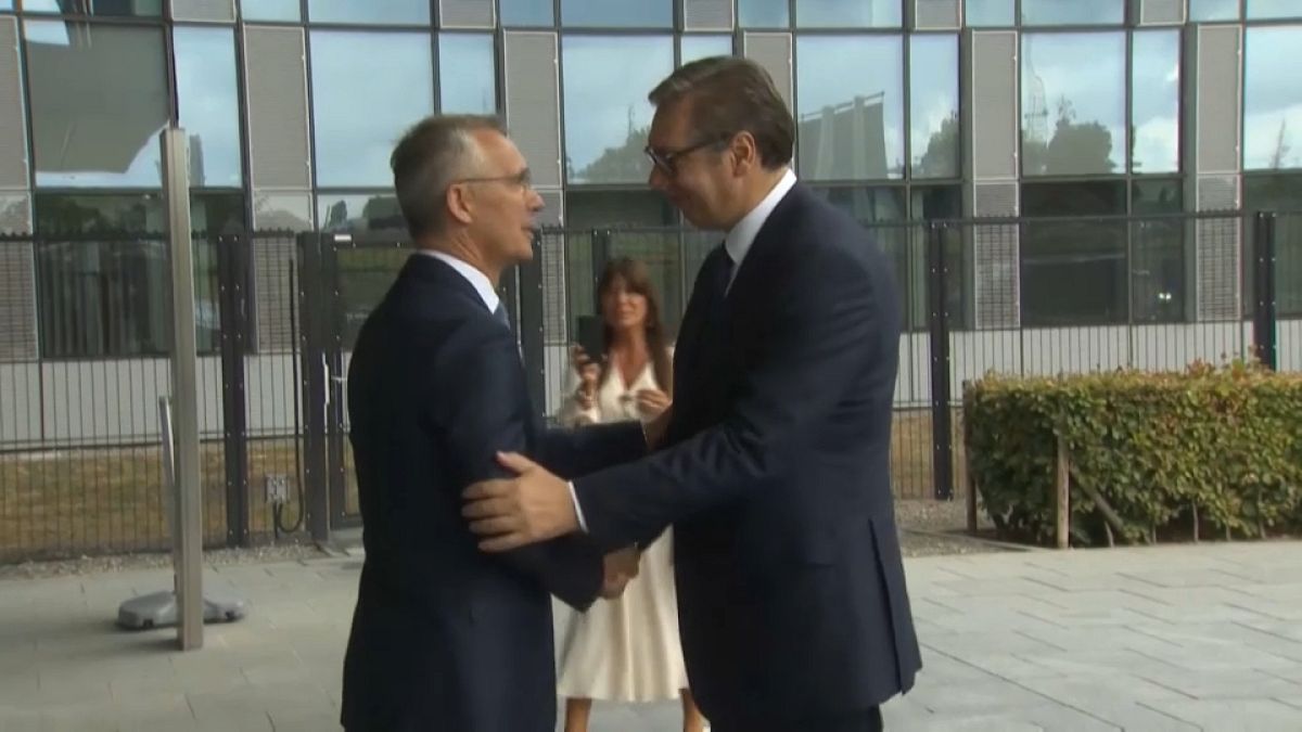 Ο Γενικός Γραμματέας του ΝΑΤΟ με τον πρόεδρο της Σερβίας