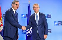 Le chef de l'OTAN Jens Stoltenberg et le président serbe Aleksandar Vučić se sont rencontrés à Bruxelles, le 17/08/2022