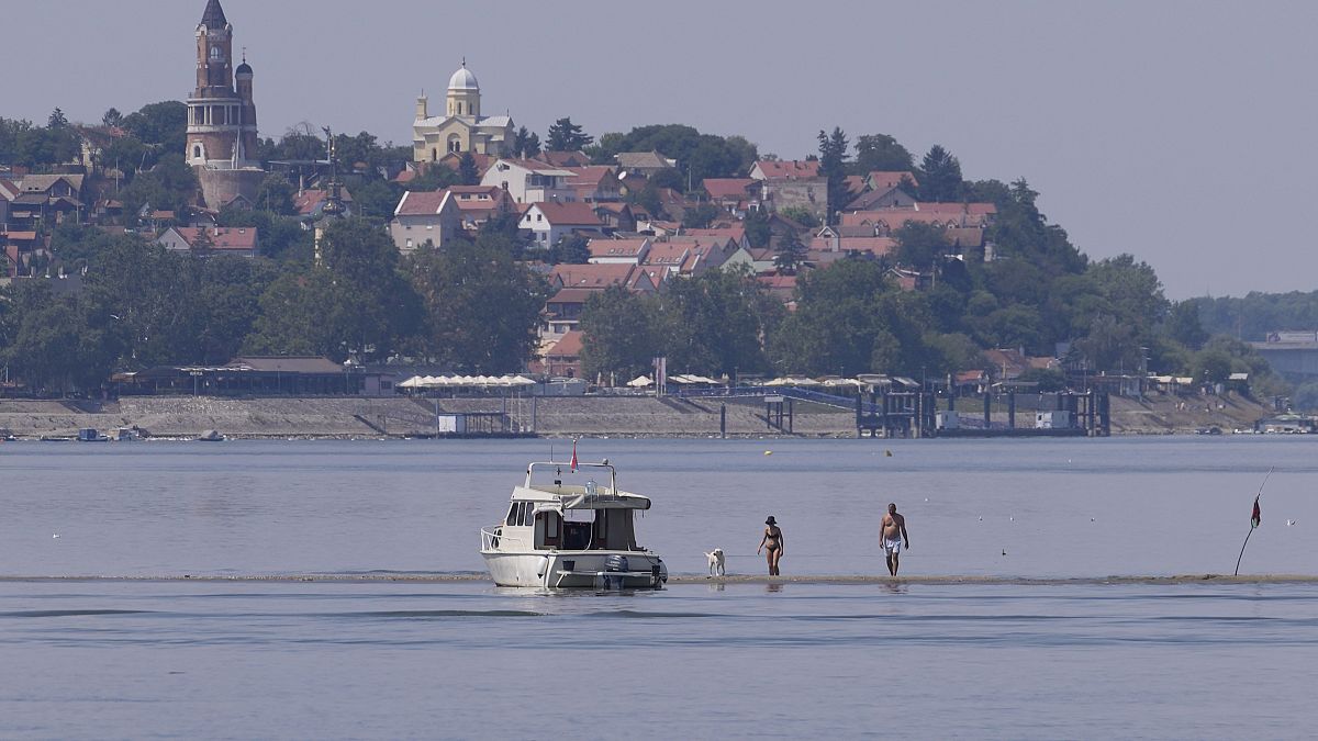 Alig van víz a Duna medrében Belgrádnál.