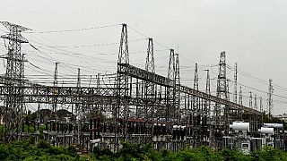 Nigeria electricity workers suspend strike 