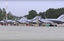 ثلاث طائرات مقاتلة من طراز ميغ 31 تابعة لسلاح الجو الروسي في قاعدة تشكالوفسك الجوية في منطقة كالينينغراد.