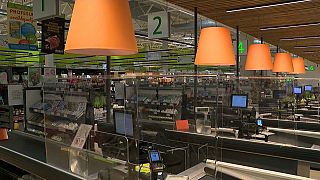 En Lituanie, cette chaîne de supermarché coupe l'électricité pendant une heure.