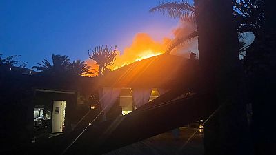 اشتعلت النيران خارج فيلا مصمم الأزياء جورجيو أرماني في جزيرة بانتيليريا الصقلية، الأربعاء، 17 أغسطس 2022