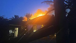 Le fiamme nei pressi della villa di Giorgio Armani a Pantelleria