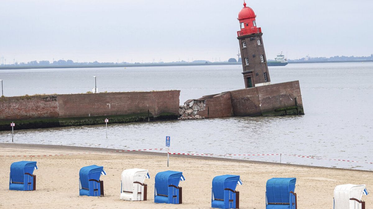 Die schief stehende Nordmole in Bremerhaven
