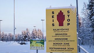 Yaptırımlar kapsamında AB'nin Rusya'ya hava sahasını kapatması nedeniyle Finlandiya üzerinden karayoluyla diğer ülkelere geçmek isteyen Rus sayısı da arttı