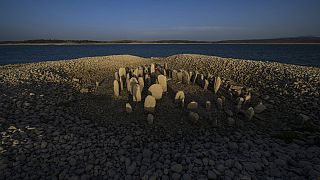 İspanya'da su seviyesi düşen bir barajda 'İspanyol Stonehenge' olarak adlandırılan taşlar ortaya çıktı