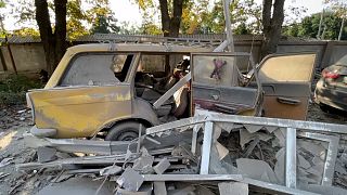 Zerstörungen nach Raketenangriff in Charkiw