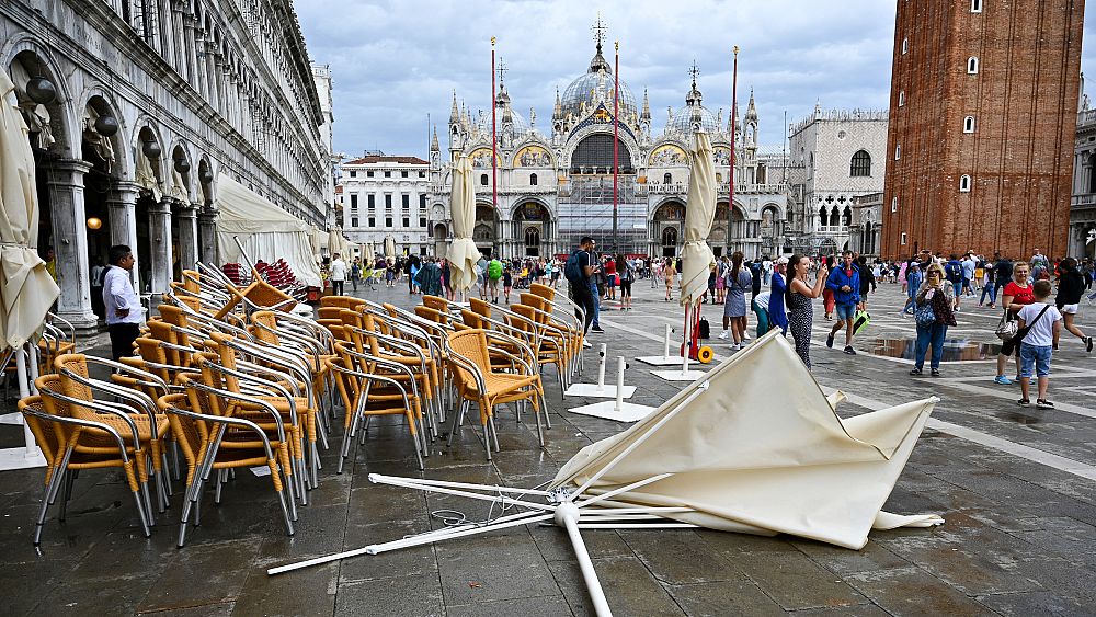 Imágenes de la semana: clima extremo en Europa, casas perdidas en Ucrania, huelga de transporte en Londres