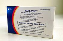 Paxlovid tedavisi uygulanan hastaların önce negatif çıkan Covid-19 testlerinin daha sonra tekrar pozitife döndüğü görüldü