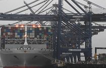 Descargue de un barco en el puerto de Felixtowe, en el Reino Unido