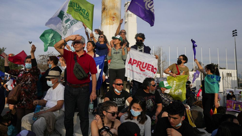Manifestantes en Chile expresan su apoyo a una nueva constitución favorable a las minorías