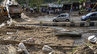 As inundações no Afeganistão, Índia e Sudão deixaram várias vítimas mortais.