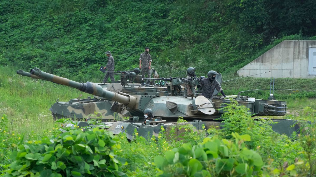صورة أرشيفية لجنود من الجيش الكوري الجنوبي بالقرب من الحدود مع كوريا الشمالية، حيث بدأت الولايات المتحدة وكوريا الجنوبية أكبر تدريب عسكري مشترك منذ سنوات، 22 أغسطس 2022.