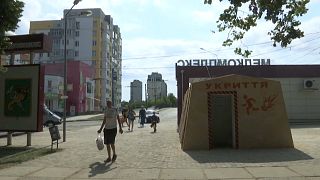 Abrigo antiaéreo é a primeira de 25 estruturas do tipo a ser instalada em Kharkiv