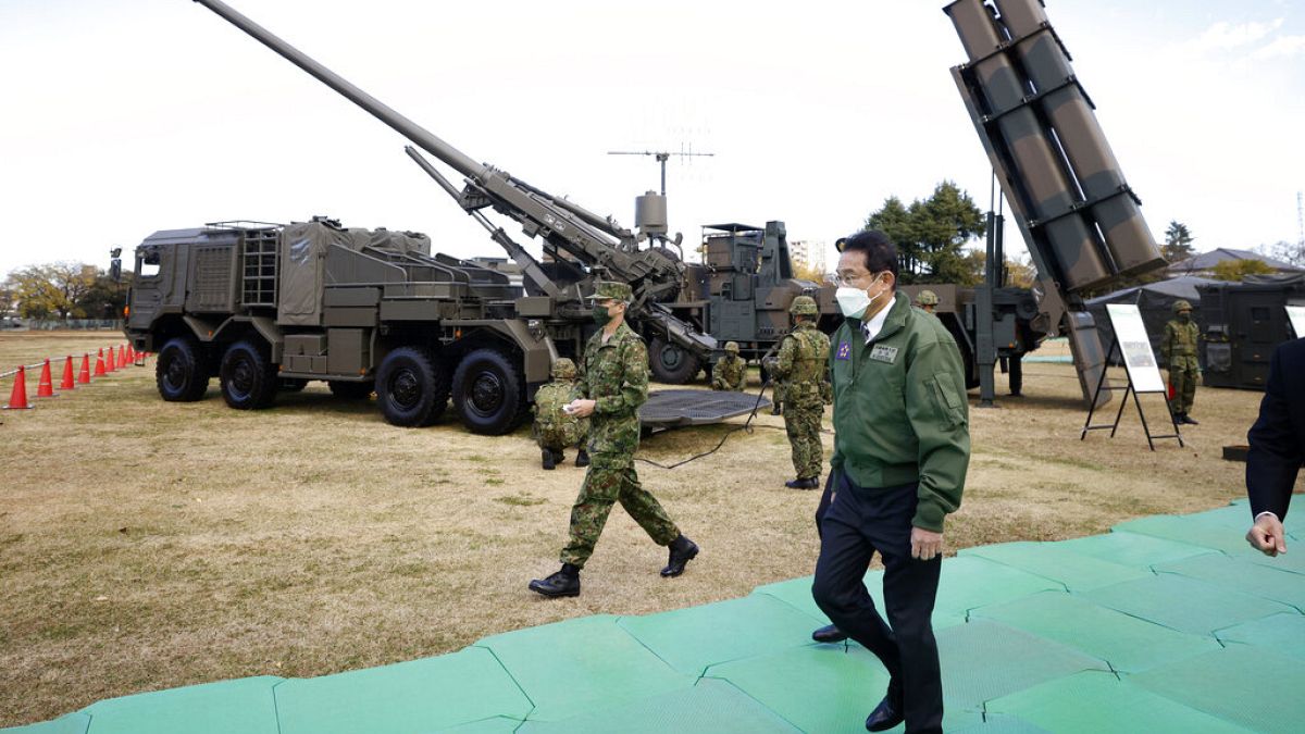 Başbakan Kişida Fumio, daha önce düzenlediği basın toplantısında, yılın geri kalan kısmında savunma kapasitelerinin gözden geçirilmesinin en önemli mesele olduğunu belirtmişti