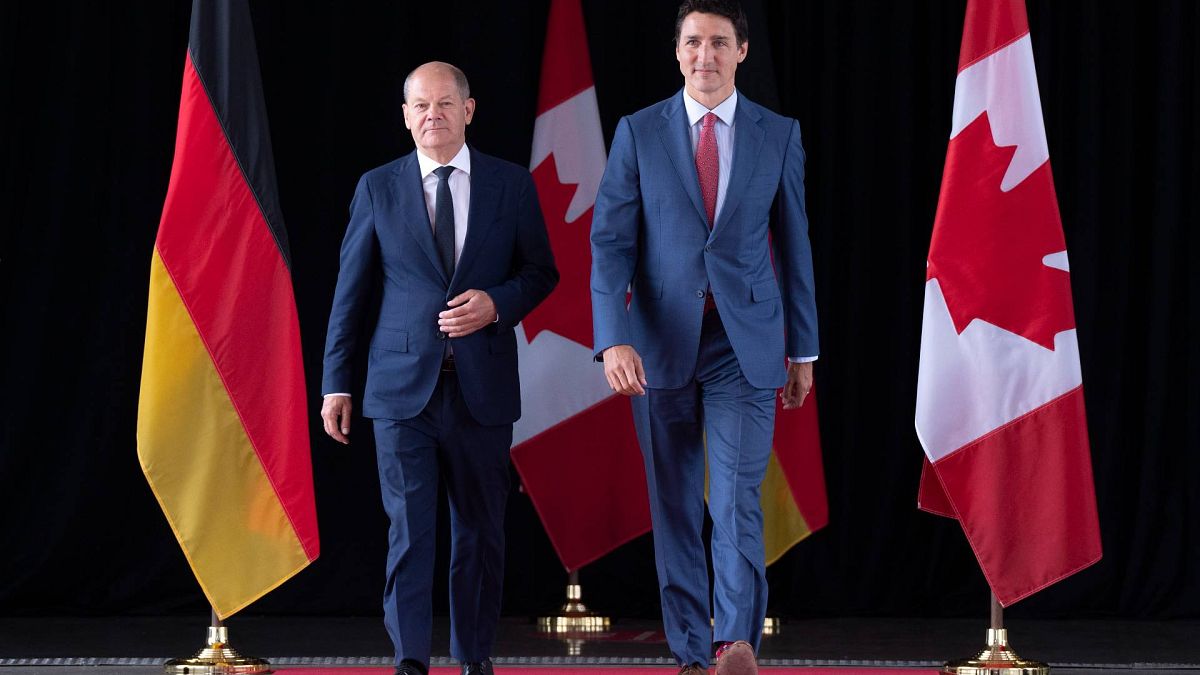 Almanya Başbakanı Olaf Scholz ve Kanada Başbakan Justin Trudeau 