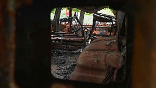 Laut Ausstellungsmachern wurden in diesem Auto vier Zivilistinnen getötet, die versuchten aus Butscha zu fliehen. 