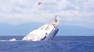 Die 40-Meter-Yacht sinkt vor der italienischen Küste.