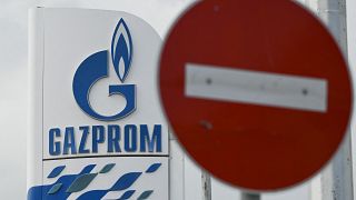 Логотип "Газпрома" на фоне знака "Стоп" на автозаправке в Софии