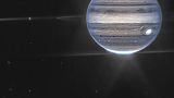 Cette image fournie par la NASA montre une image composite en fausses couleurs de Jupiter obtenue par le télescope spatial James Webb le 27 juillet 2022.