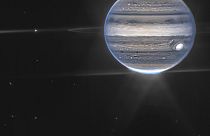 Cette image fournie par la NASA montre une image composite en fausses couleurs de Jupiter obtenue par le télescope spatial James Webb le 27 juillet 2022.