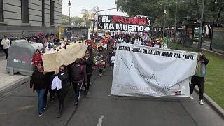 Argentine workers hold 'funeral' for minimum wage