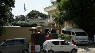 اهتزاز پرچم طالبان بر فراز سفارت افغانستان در اسلام‌آباد / پاکستان 