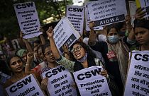 Toplu tecavüzcülerin erken salıverilme kararı ülke çapında protesto ediliyor