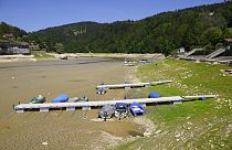 Озеро Брене на границе между Швейцарией и Францией высохло почти полностью. 18 июля 2022.