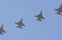 Konya'da bir askeri üsse inmek üzere olan F-16 savaş uçakları (arşiv)