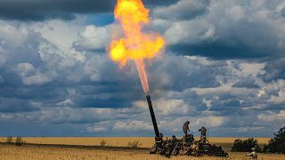 Orosz katonák egy 2S4 Tyulpan önjáró nehéz aknavetővel Ukrajnában