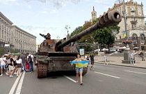 Российская военная техника, захваченная ВСУ, в центре Киева
