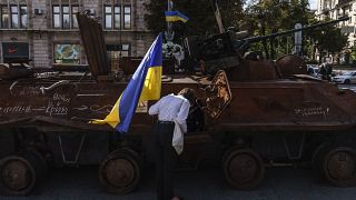 Des chars russes sont exposés dans Kyiv pour la fête de l'Indépendance du pays