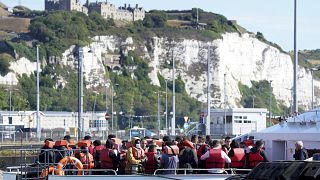 Cifra récord de migrantes en Inglaterra desde Francia: este lunes más de 1 200 migrantes llegaron por el canal de la Mancha.