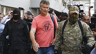 La policía detiene al ex alcalde de Ekaterimburgo Yevgeny Roizman en Ekaterimburgo, Rusia, el miércoles 24 de agosto de 2022.