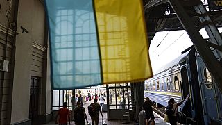 Ukrayna'nın Bağımsızlık Günü'nde Lviv tren istasyonu