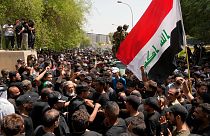 أنصار رجل الدين الشيعي العراقي مقتدى الصدر  خلال مظاهرة أمام مجلس القضاء الأعلى في بغداد، العراق  23 أغسطس 2022.